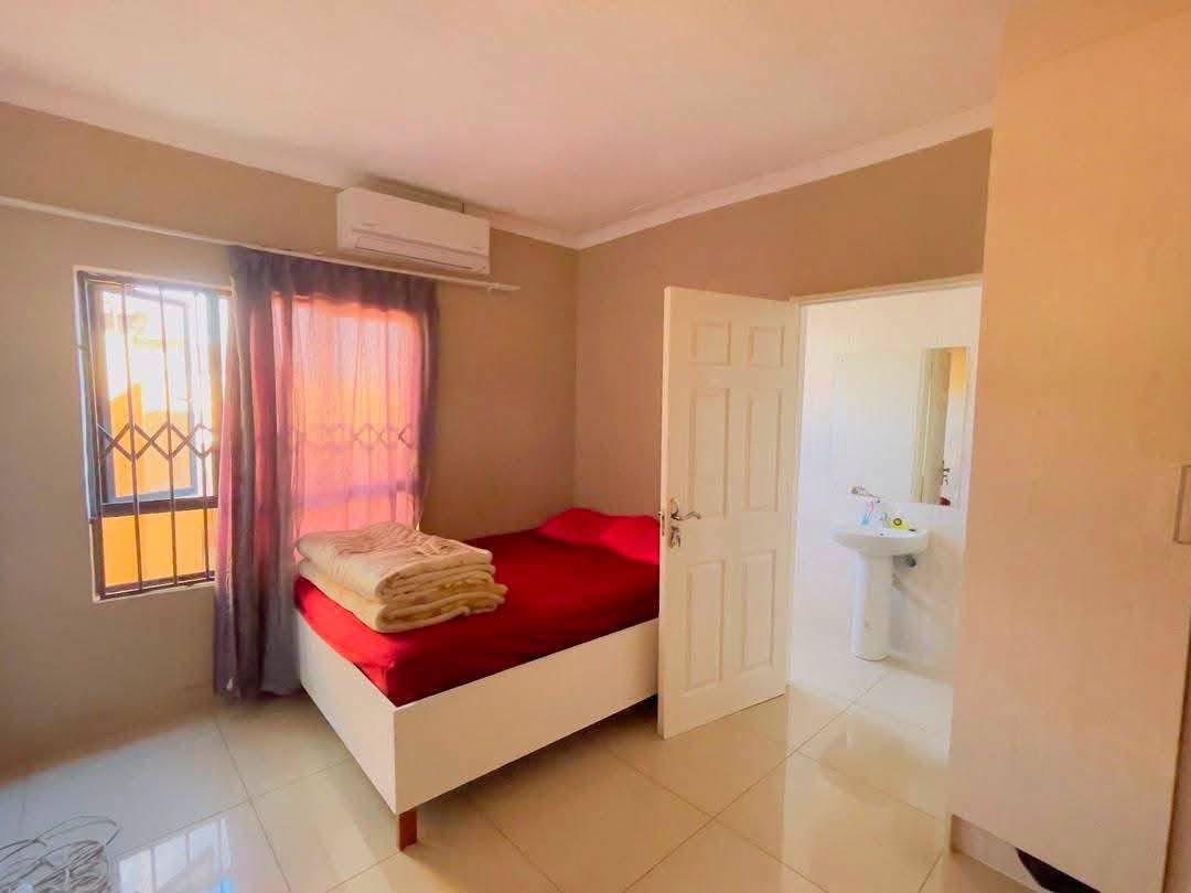 TSHOLOFELO WEST EXECUTIVE HOUSE AVAILABLE FOR RENT - P13 000
